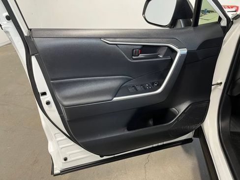 Used 2022 Toyota RAV4 LE AWD/4WD image 24