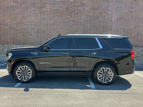 Used 2023 GMC Yukon Denali Ultimate AWD/4WD image 2