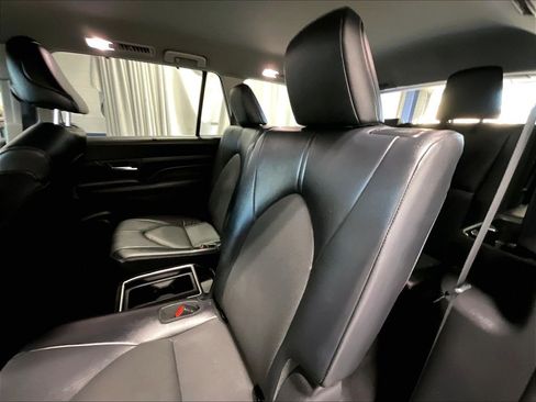 Certified 2025 Toyota Grand Highlander AWD image 15