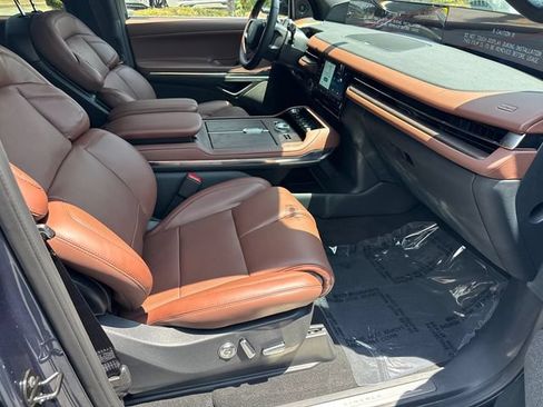 New 2027 Lincoln Navigator L Reserve RWD image 13