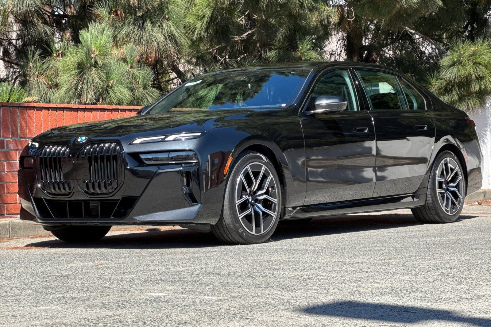 Used 2023 BMW 760i xDrive w/ Luxury Rear Seating Package AWD/4WD image 8
