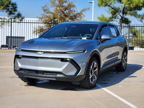 New 2026 Chevrolet Equinox EV LT image 2