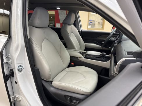 Used 2024 Toyota Grand Highlander XLE image 13