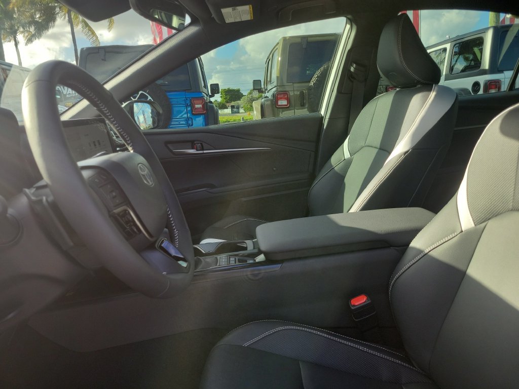 Used 2025 Toyota Camry SE w/ Multimedia Upgrade Package FWD image 17