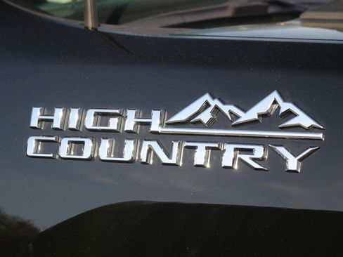 Used 2025 Chevrolet Silverado 2500 High Country w/ Technology Package AWD/4WD image 10