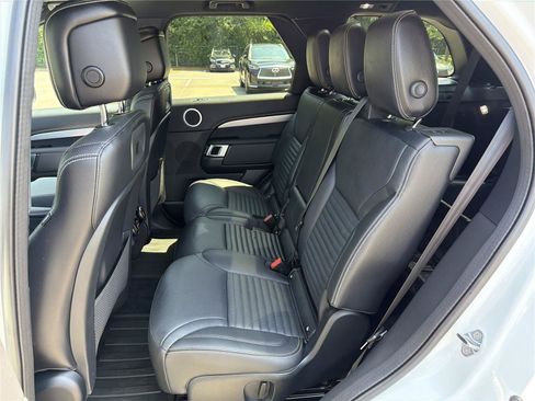 Used 2024 Land Rover Discovery Dynamic SE AWD/4WD image 29