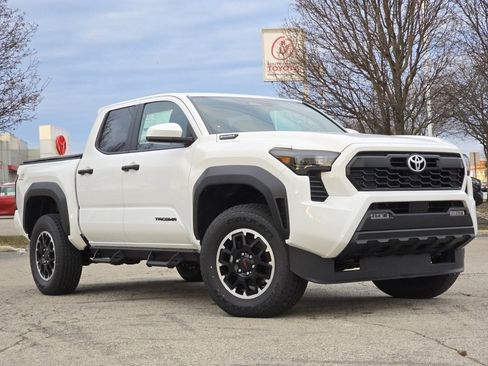 New 2025 Toyota Tacoma TRD Off-Road image 2