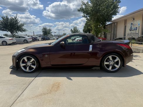 Used 2006 Nissan 350Z Touring RWD image 4