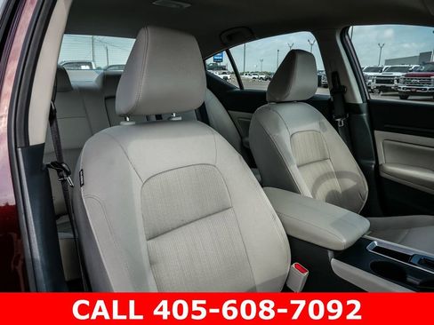 Used 2025 Nissan Altima 2.5 SV FWD image 12