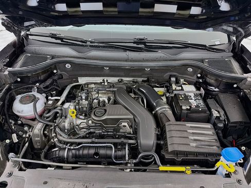 Used 2024 Volkswagen Taos SE image 32