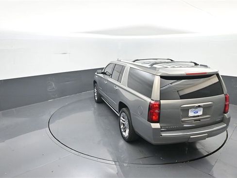 Used 2019 Chevrolet Suburban Premier w/ Premier Plus Edition image 25