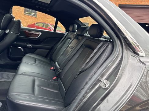 Used 2017 Lincoln Continental Reserve image 8