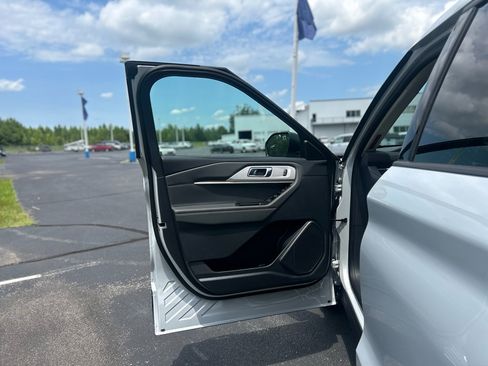 New 2026 Ford Explorer Active w/ Active Comfort Package RWD image 17