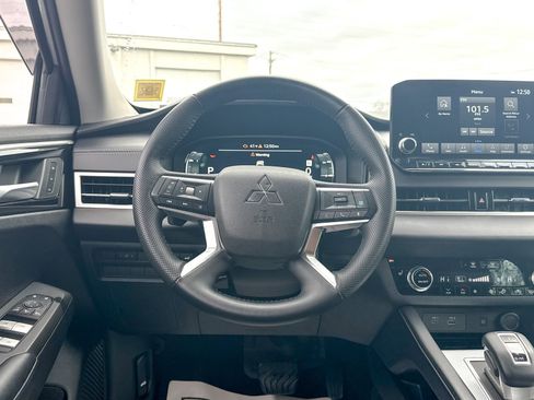 Used 2023 Mitsubishi Outlander SEL image 26