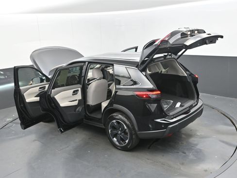 Used 2025 Nissan Rogue SV FWD image 39