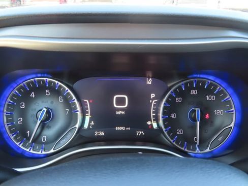 Used 2023 Chrysler Pacifica Touring-L FWD image 32