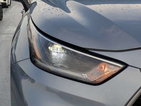 Used 2021 Toyota Highlander XLE AWD/4WD image 8