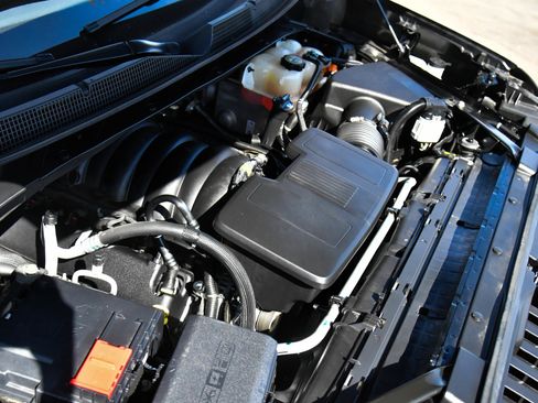 Used 2022 Chevrolet Silverado 1500 LT AWD/4WD image 49