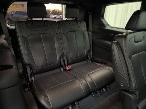 Used 2024 Jeep Grand Cherokee L Limited w/ Luxury Tech Group II image 17