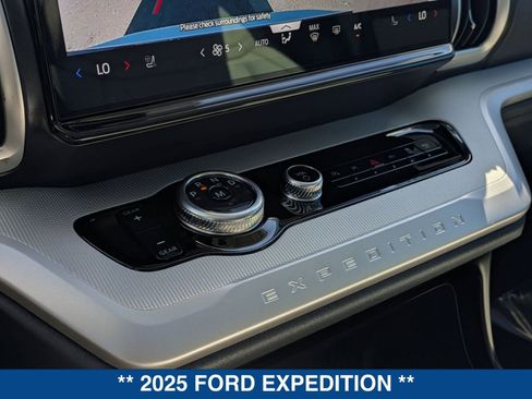 New 2025 Ford Expedition Active image 36