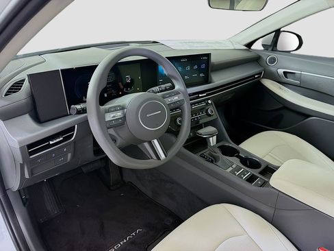 Used 2025 Hyundai Sonata SE image 11