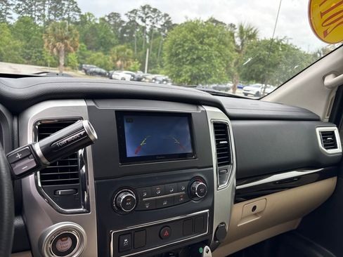 Used 2017 Nissan Titan SV AWD/4WD image 17