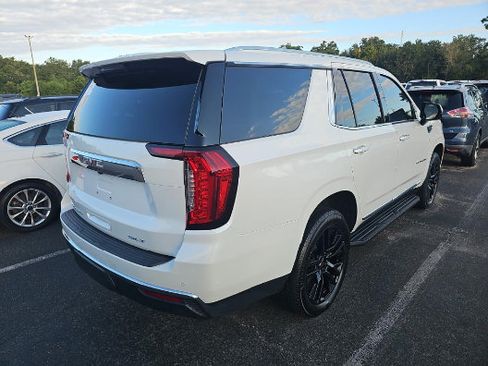 Used 2023 GMC Yukon SLT w/ SLT Premium Package AWD/4WD image 2