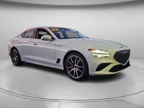 Used 2025 Genesis G70 2.5T image 9