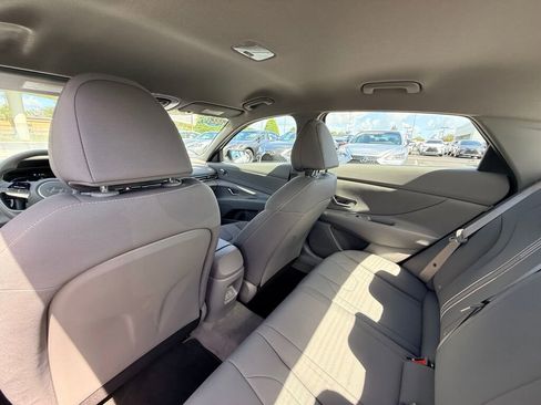 Used 2025 Hyundai Elantra Sport image 19
