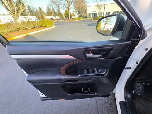 Used 2014 Toyota Highlander XLE image 49