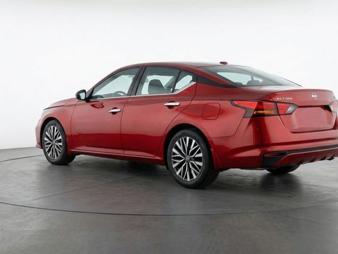 Used 2025 Nissan Altima 2.5 SV image 6