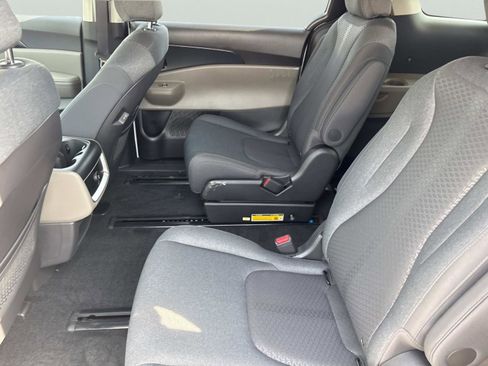 New 2026 Kia Carnival LX FWD image 14