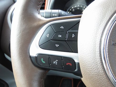 Used 2015 Jeep Renegade Limited image 22