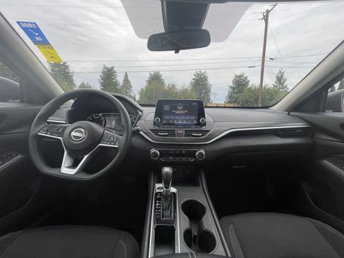 Used 2025 Nissan Altima 2.5 SV image 28