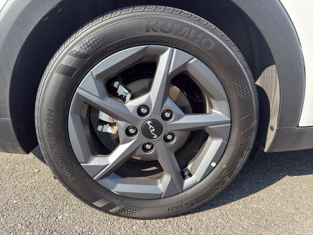 Used 2025 Kia K4 FWD image 9