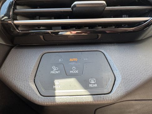 Used 2024 Volkswagen ID.4 S image 26