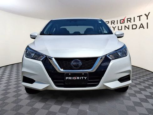 Used 2020 Nissan Versa SV FWD image 2