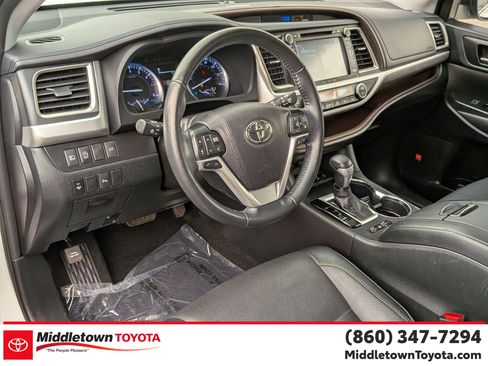 Used 2019 Toyota Highlander Limited AWD/4WD image 16