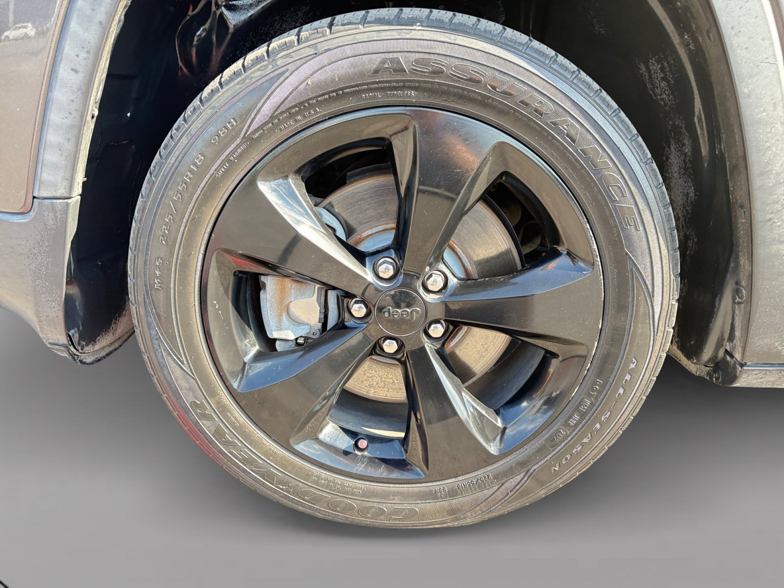 Used 2018 Jeep Cherokee Latitude w/ Altitude Package FWD image 9
