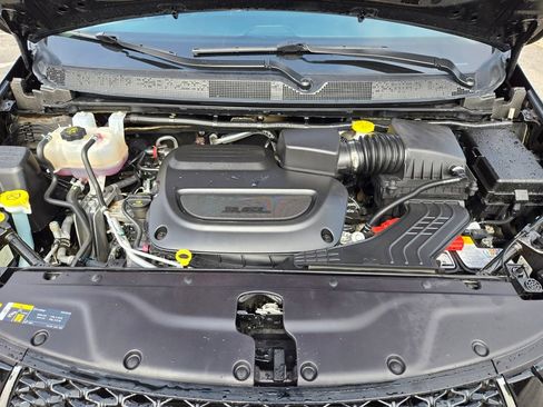 Used 2024 Chrysler Pacifica Touring-L AWD/4WD image 31