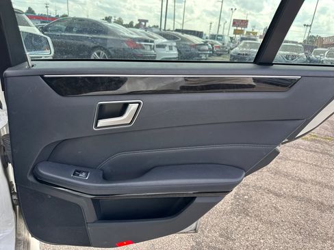 Used 2014 Mercedes-Benz E 350 Sedan image 23