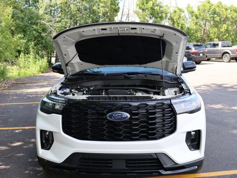 Used 2025 Ford Explorer ST w/ Sun And Sound Package AWD/4WD image 13