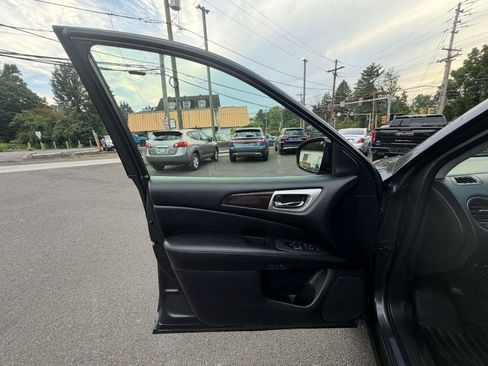 Used 2014 Nissan Pathfinder Platinum AWD/4WD image 12