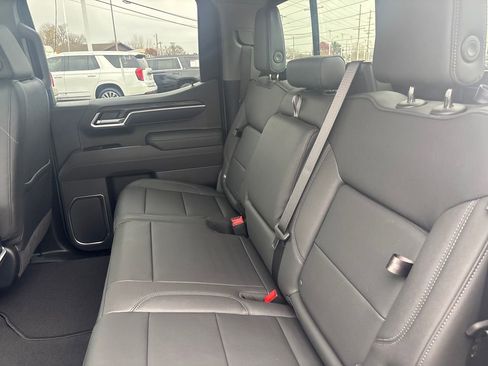 New 2026 GMC Sierra 1500 SLT image 30