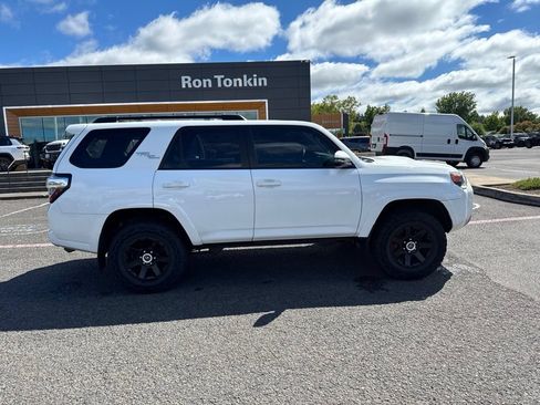 Used 2020 Toyota 4Runner TRD Off-Road Premium w/ Moonroof Package AWD/4WD image 10