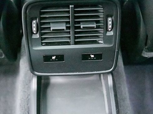 Used 2022 Porsche Taycan image 40