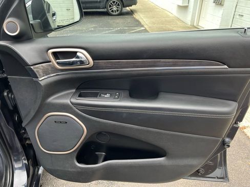 Used 2015 Jeep Grand Cherokee Overland w/ Advanced Technology Group image 22