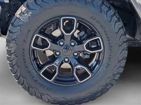 Used 2018 Jeep Wrangler Unlimited Sahara image 23