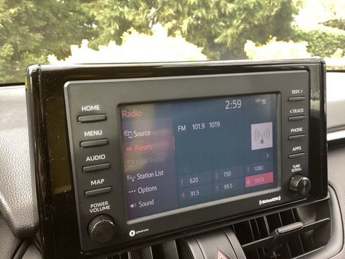 Used 2021 Toyota RAV4 XLE w/ Convenience Package image 12