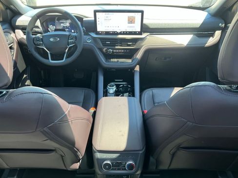 Used 2025 Ford Explorer Platinum w/ LUX Leather Package AWD/4WD image 26